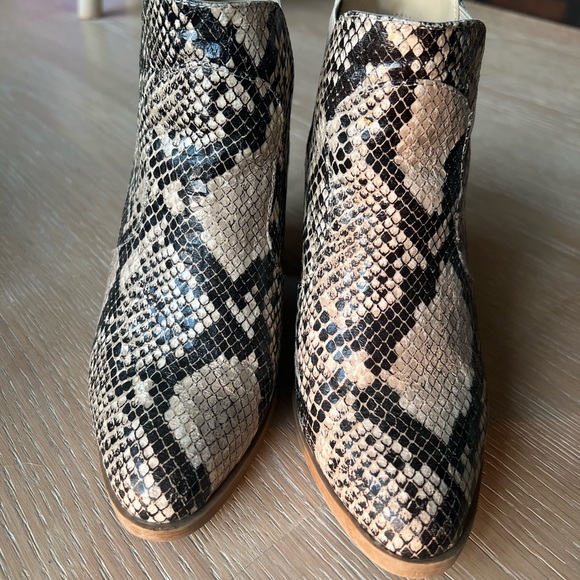 Women’s snakeskin booties. Size 6 - Picture 2 of 5